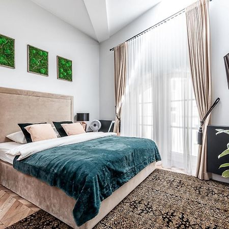 Sun Lighted Cathedral Square Studio Apartment Вилнюс Екстериор снимка