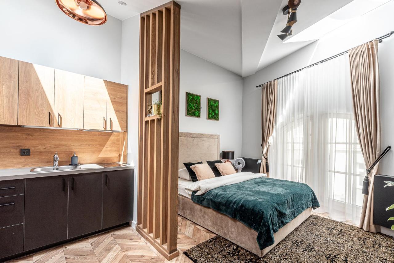 Sun Lighted Cathedral Square Studio Apartment Вилнюс Екстериор снимка