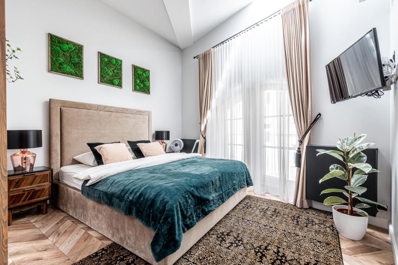 Sun Lighted Cathedral Square Studio Apartment Вилнюс Екстериор снимка