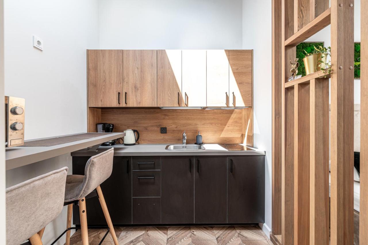 Sun Lighted Cathedral Square Studio Apartment Вилнюс Екстериор снимка