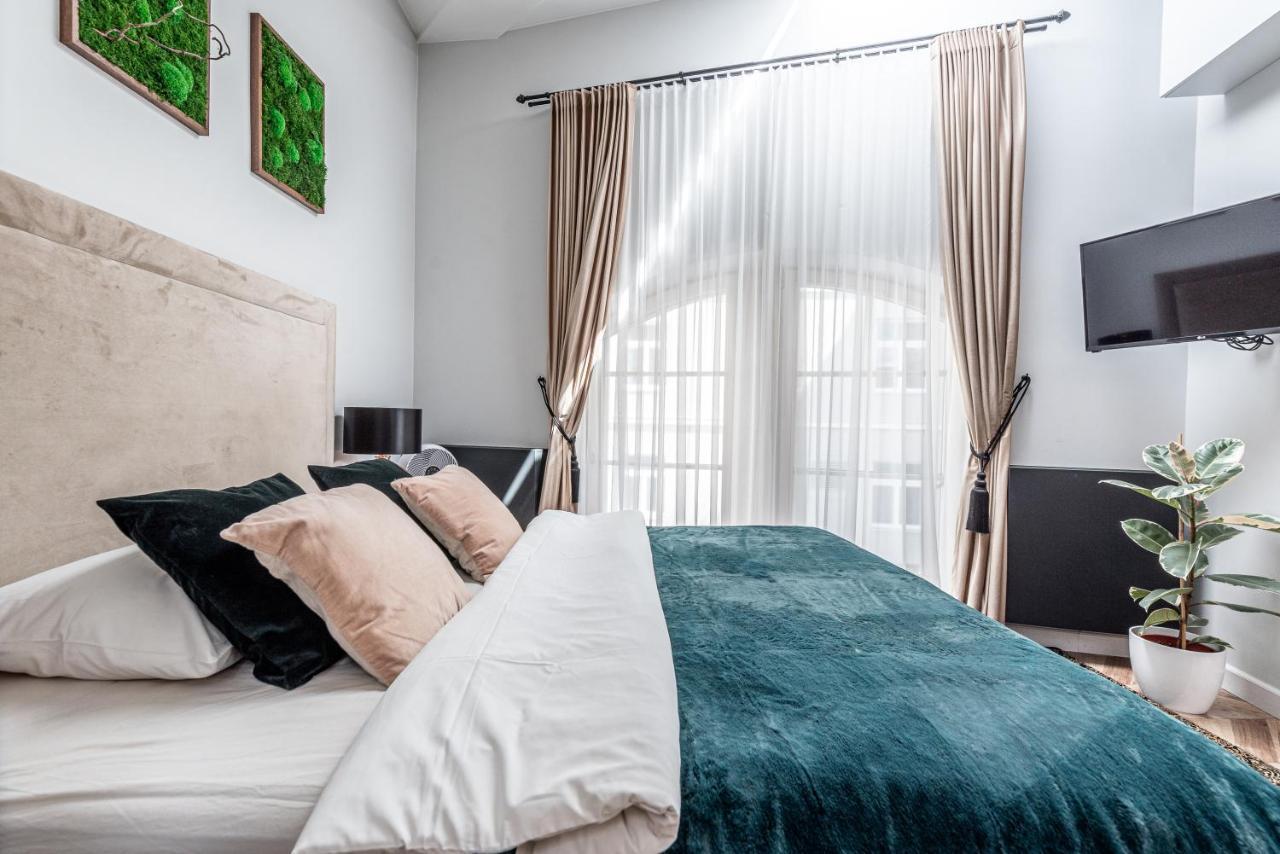 Sun Lighted Cathedral Square Studio Apartment Вилнюс Екстериор снимка